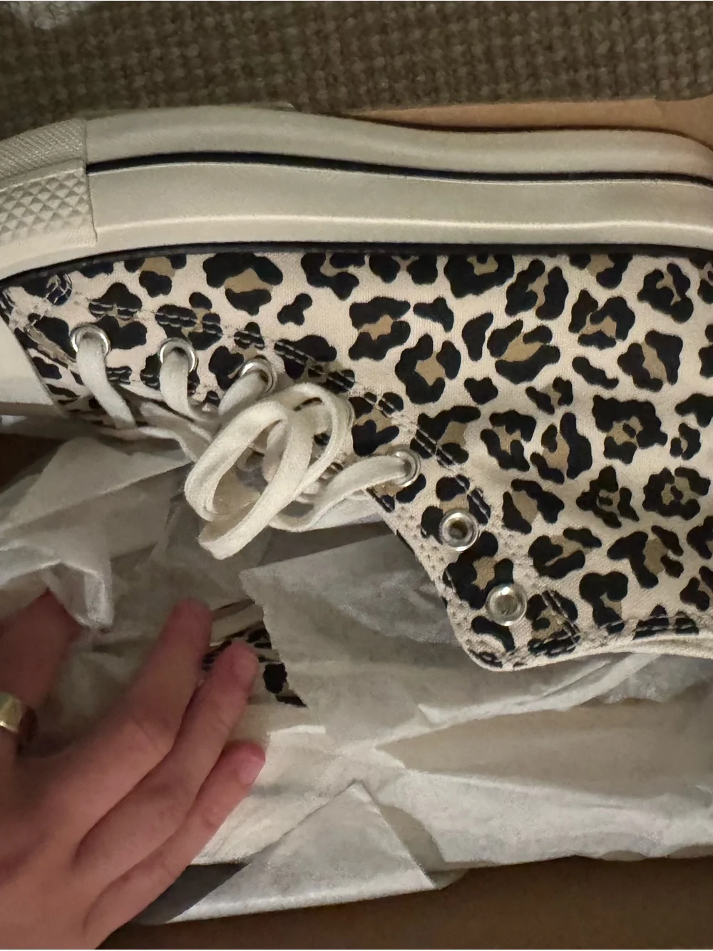 Converse White Canvas Sneaker Tongue Detail - Picture 2 of 3